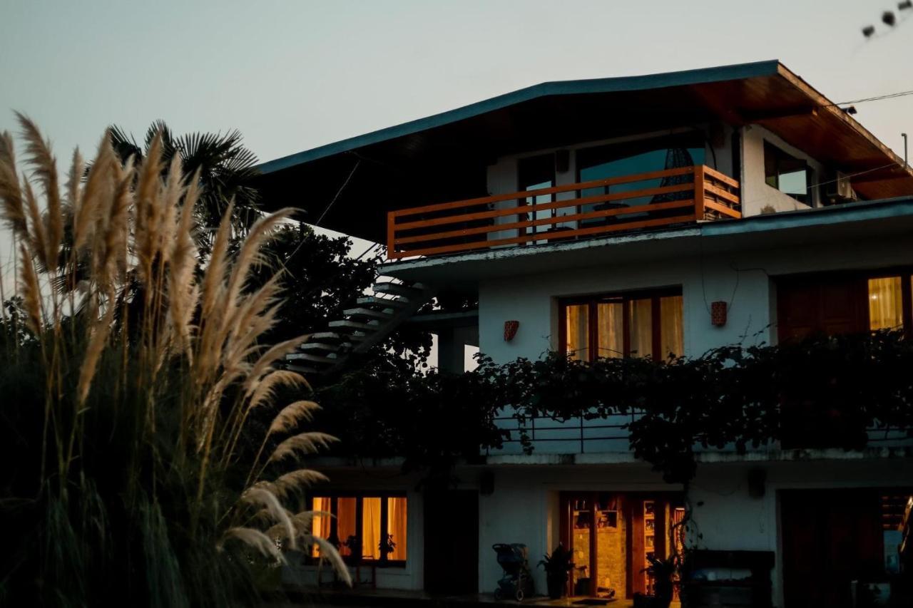 Isev Qwareli Exterior foto